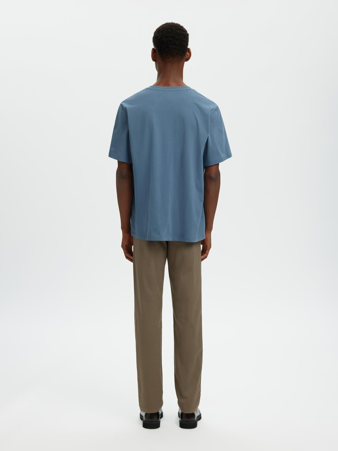 model_shot-back